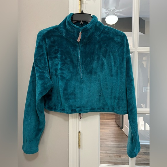 Urban Outfitters Tops - Urban Outfitters Turquoise Fleece cropped top size XL EUC